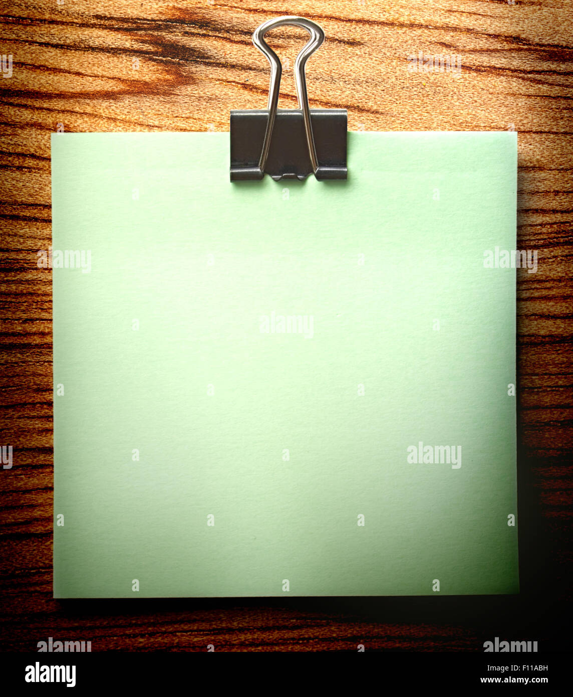 Leere Aufkleber und Clip on White Stockfoto