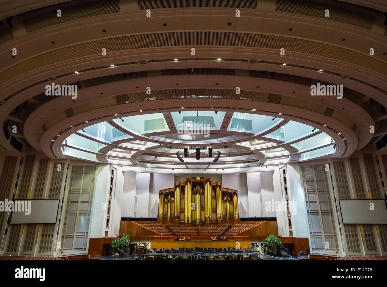 Die Mormonen Innere des Konferenzzentrums in Salt Lake City, Utah, USA. Stockfoto