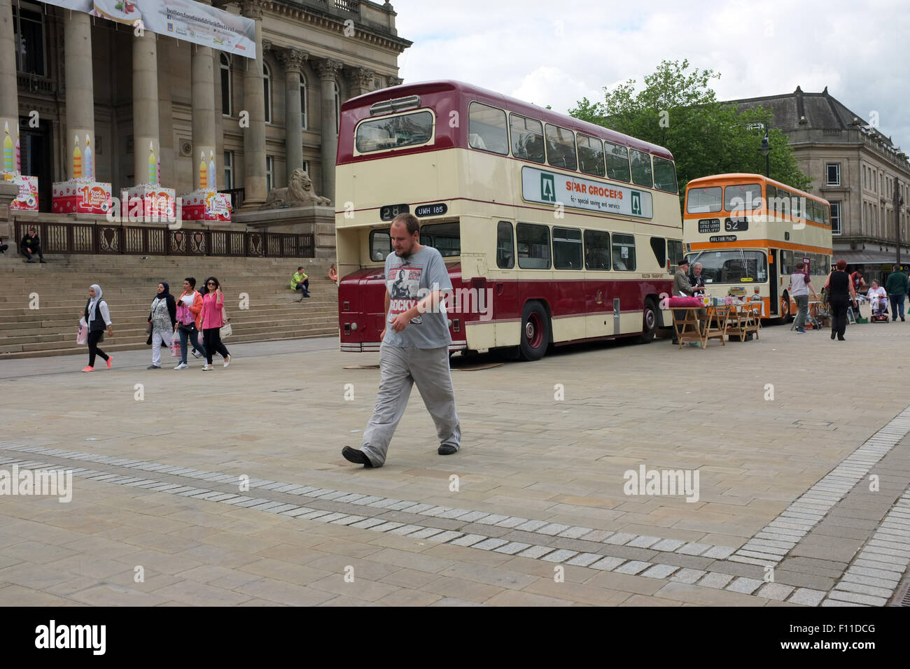 Bolton Bus Erhaltung Gruppe Spendenaktion in Victoria Square, Bolton, England UK Stockfoto