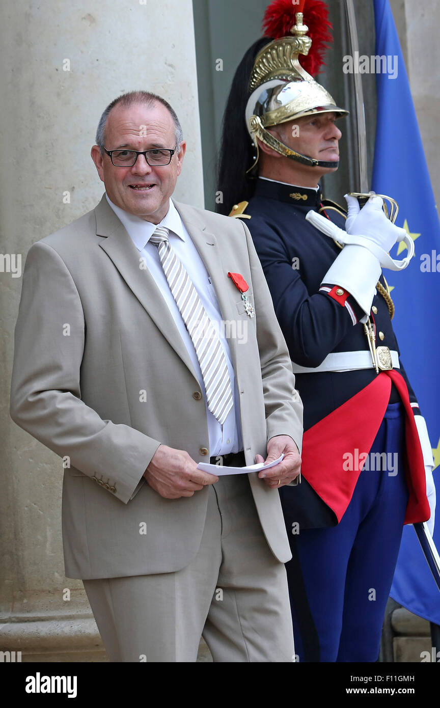 Paris, Frankreich. 24. August 2015. Britische Passagier Chris Norman - französische Präsident Francois Hollande erhält U.S.-Frankreich Botschafter, Jane Hartley und Preisträger an einem Empfang im Elysee-Palast auf 24. August 2015 in Paris, Frankreich. Spencer Stone, Anthony Sadler, Alek Skarlatos und Chris Norman sind vergeben die Légion d ' Honneur nach Überwältigung der Schütze, 25-j hrige marokkanisch, Ayoub El-Khazzani, an Bord ein Hochgeschwindigkeitszug, nachdem er das Feuer auf Thalys Zug von Amsterdam nach Paris eröffnet. Bildnachweis: Dpa/Alamy Live-Nachrichten Stockfoto