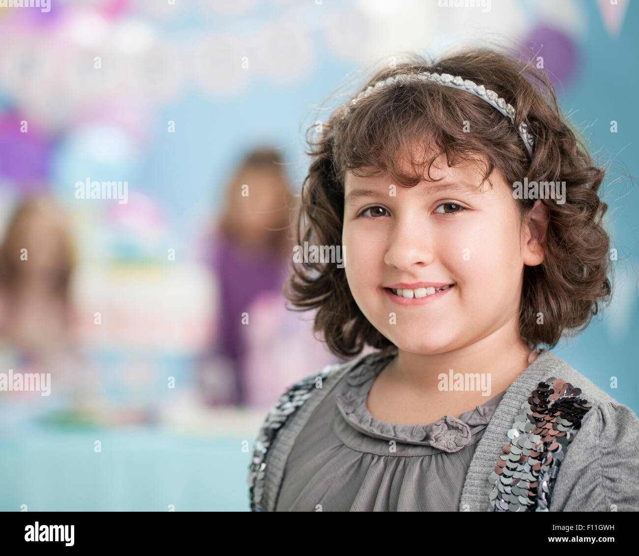 Nahaufnahme von lächelndes Mädchen auf Geburtstagsparty Stockfoto