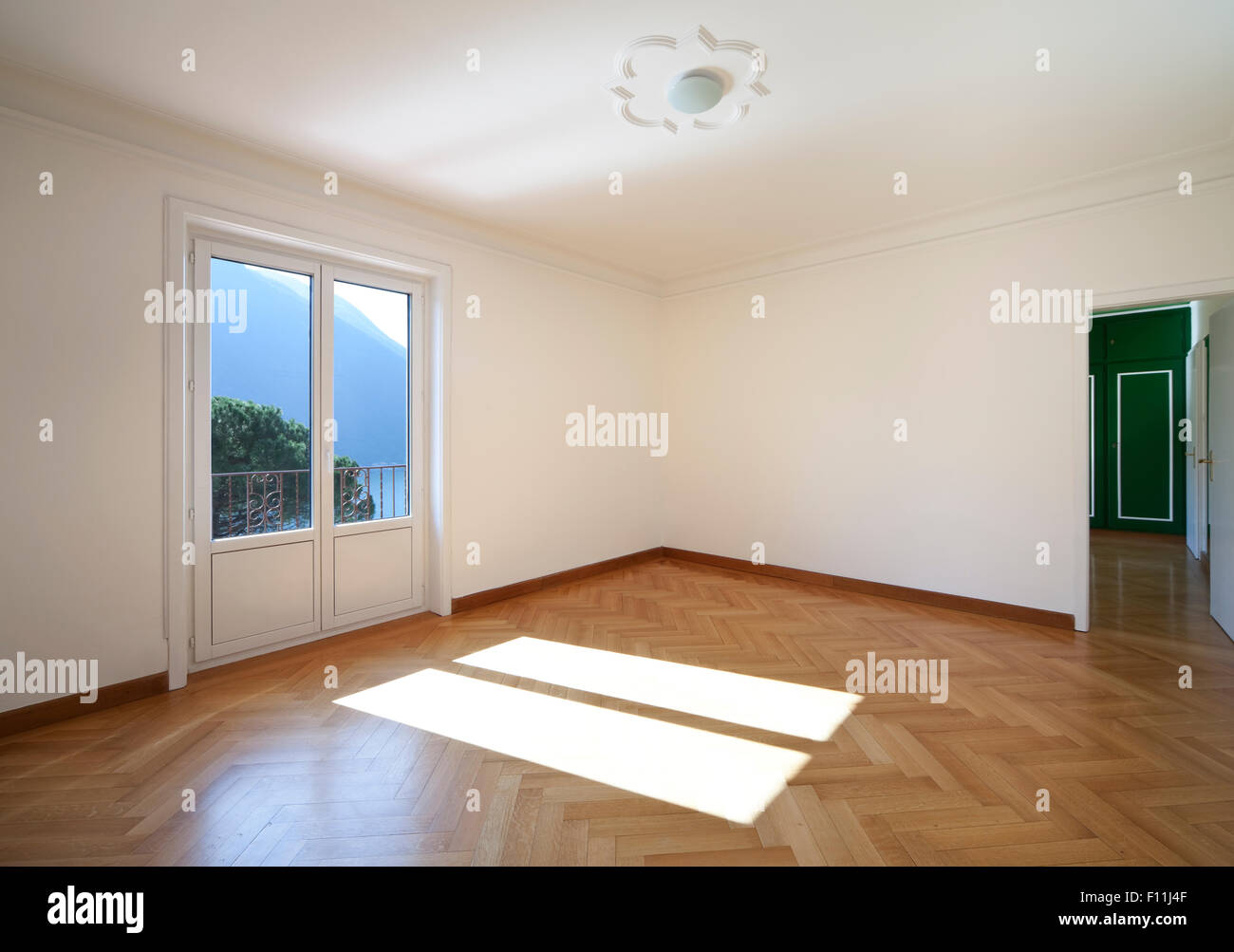 leeren Raum, Fenster mit Blick Stockfoto