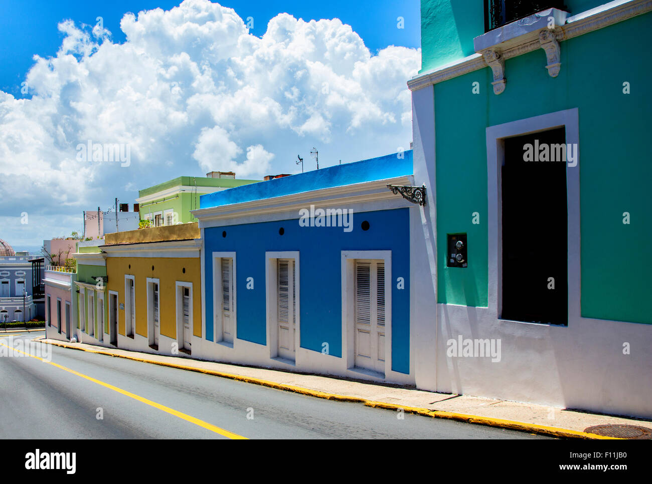 Bunte Gebäude auf alte Straße San Juan, Puerto Rico, Vereinigte Staaten von Amerika Stockfoto