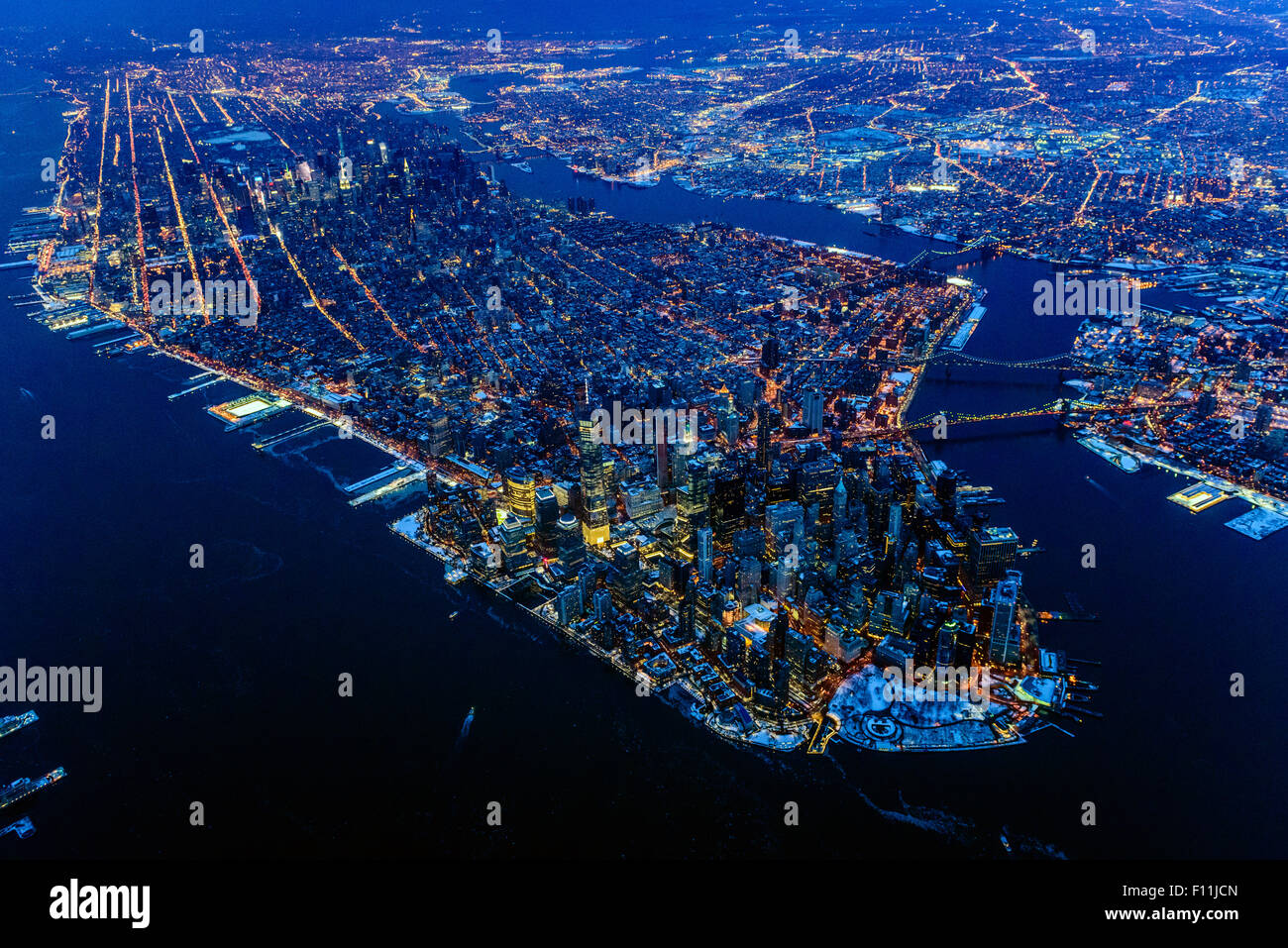 New york city hafen und skyline bei nacht -Fotos und -Bildmaterial in