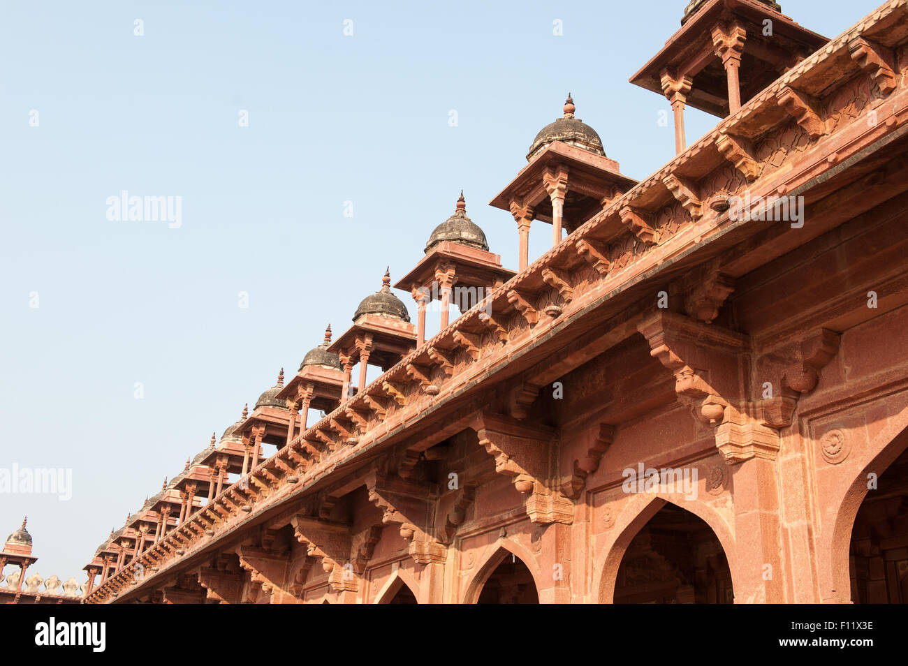 Fatehpur Sikri, Uttar Pradesh. Die verlorene Stadt von Fatehpur Sikri von Kaiser Akbar des 16. Jahrhunderts erbaut, 12 Jahre später wegen mangelnder Wasserversorgung verlassen. Dach-Detail. Stockfoto
