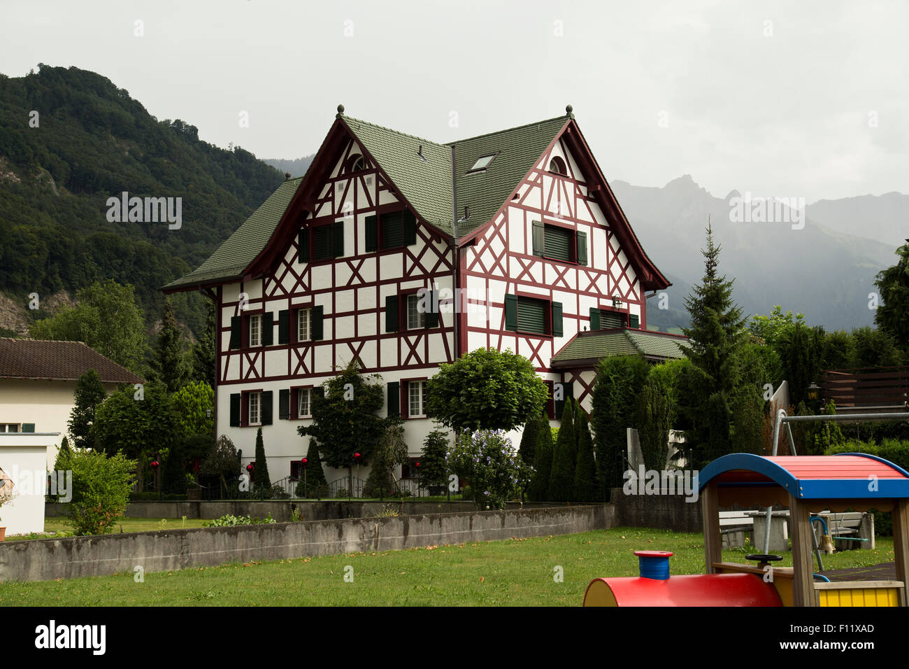 Traditionelles Haus In Vaduz Liechtenstein Stockfotografie Alamy
