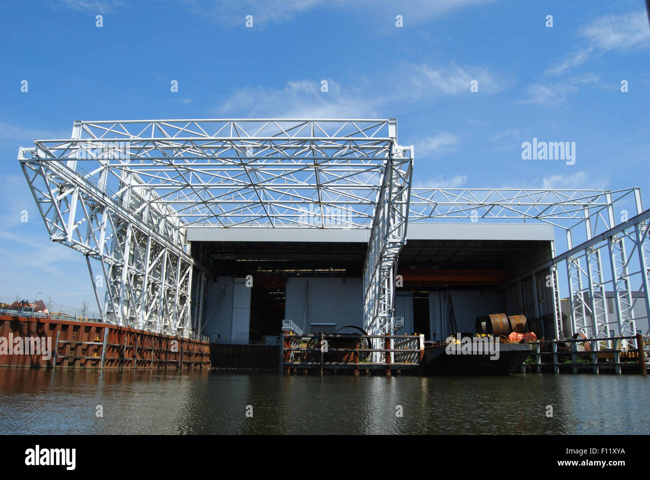 Stahl Kranbau und laden dock für Schiffe an SIF Roermond, Niederlande Stockfoto