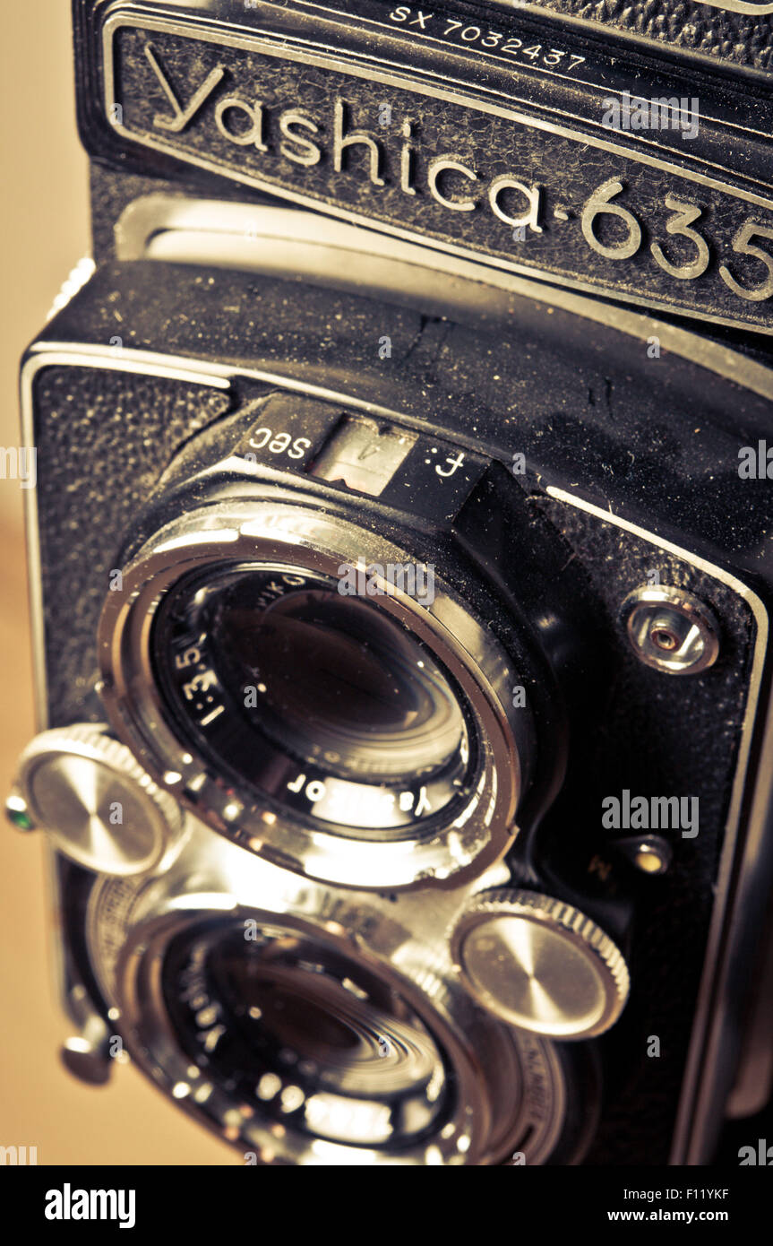 Nahaufnahme Detail einer Yashica 635 TLR Vintage Filmkamera Stockfoto