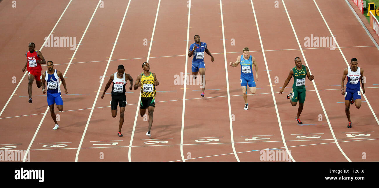 Peking, China. 25. August 2015. Athleten in die Männer 200 m Vorläufen bei der IAAF Weltmeisterschaften 2015 in das "Vogelnest" sprinten Nationalstadion in Peking, Hauptstadt von China, 25. August 2015. Bildnachweis: Li Ming/Xinhua/Alamy Live-Nachrichten Stockfoto