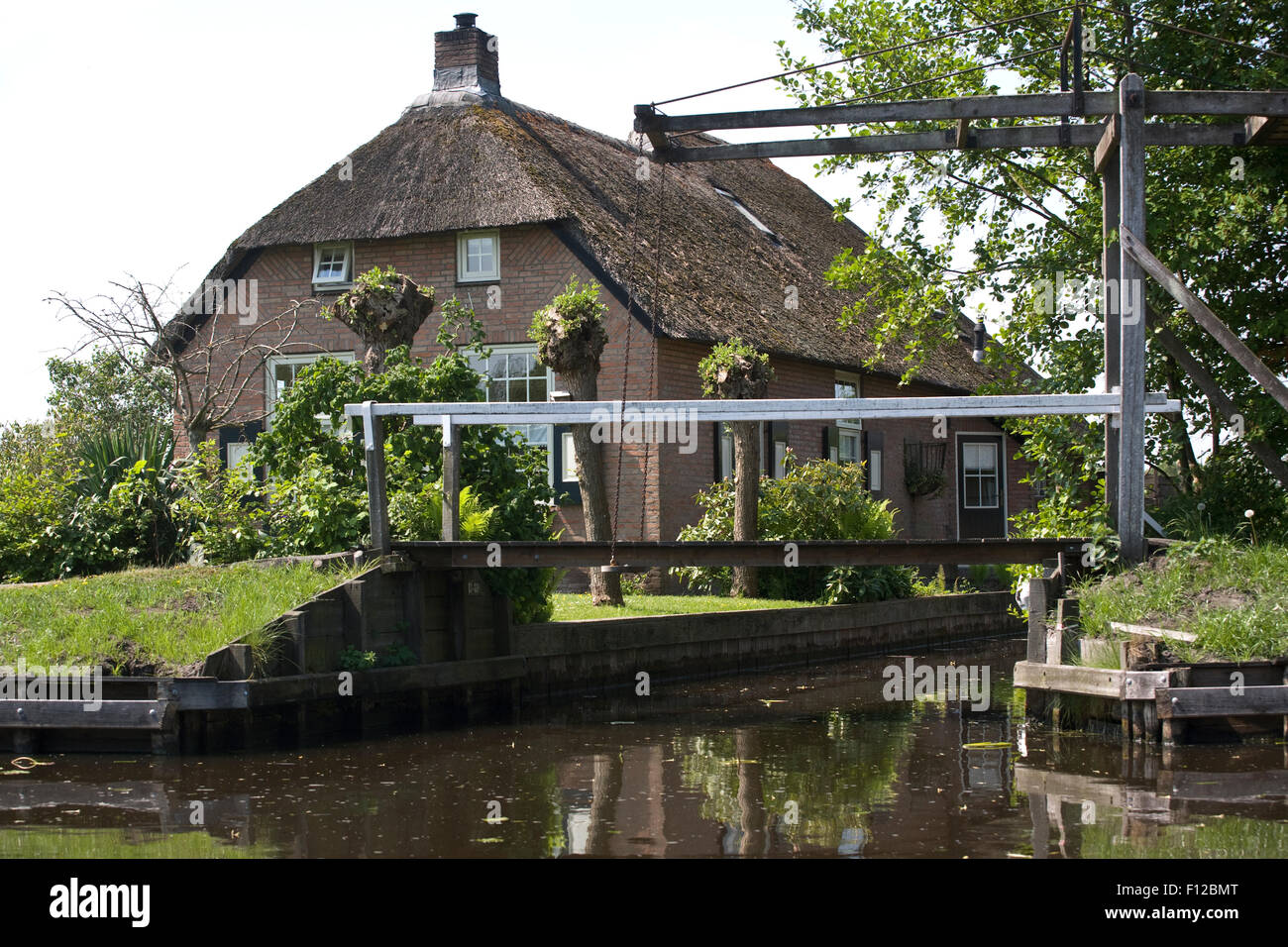 Gebiet namens "de Wieden" entwickelte sich aus ehemaligen Torfmooren, Gegend mit vielen Kanälen, Brücken, etc.... Stockfoto