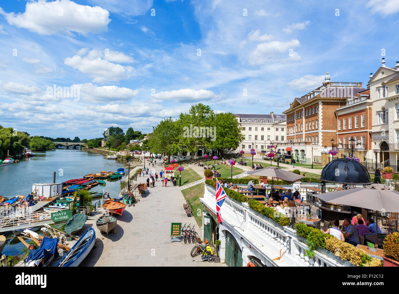 Riverside und Thames Path von Richmond Bridge, Richmond upon Thames, London, England, UK Stockfoto