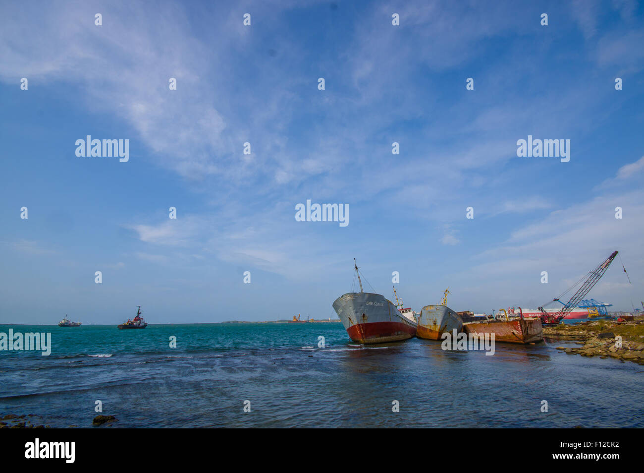 Boote, die über die Wiedergutmachung neben den Panama-Kanal Stockfoto