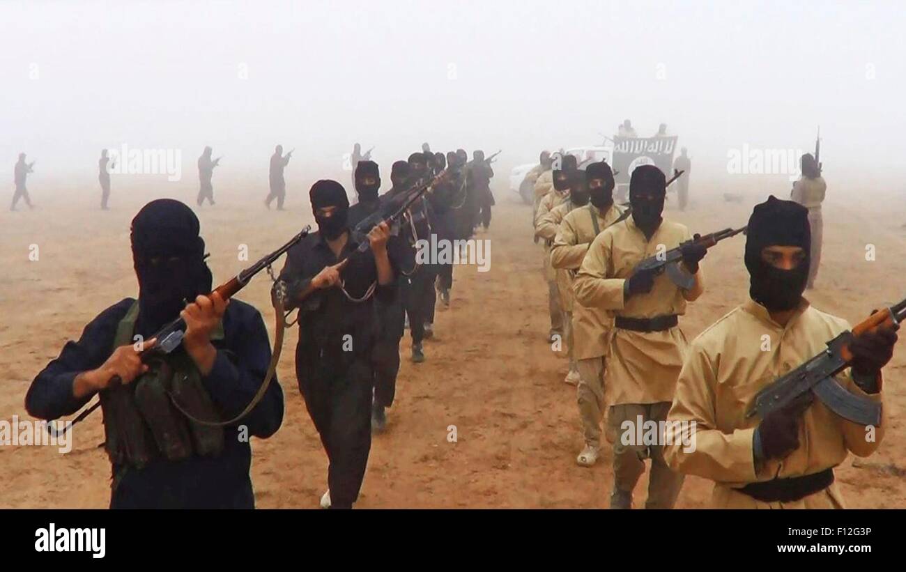Islamischer Staat im Irak und der Levante-Kämpfer März im Propaganda-Fotos von den militanten veröffentlicht. Stockfoto