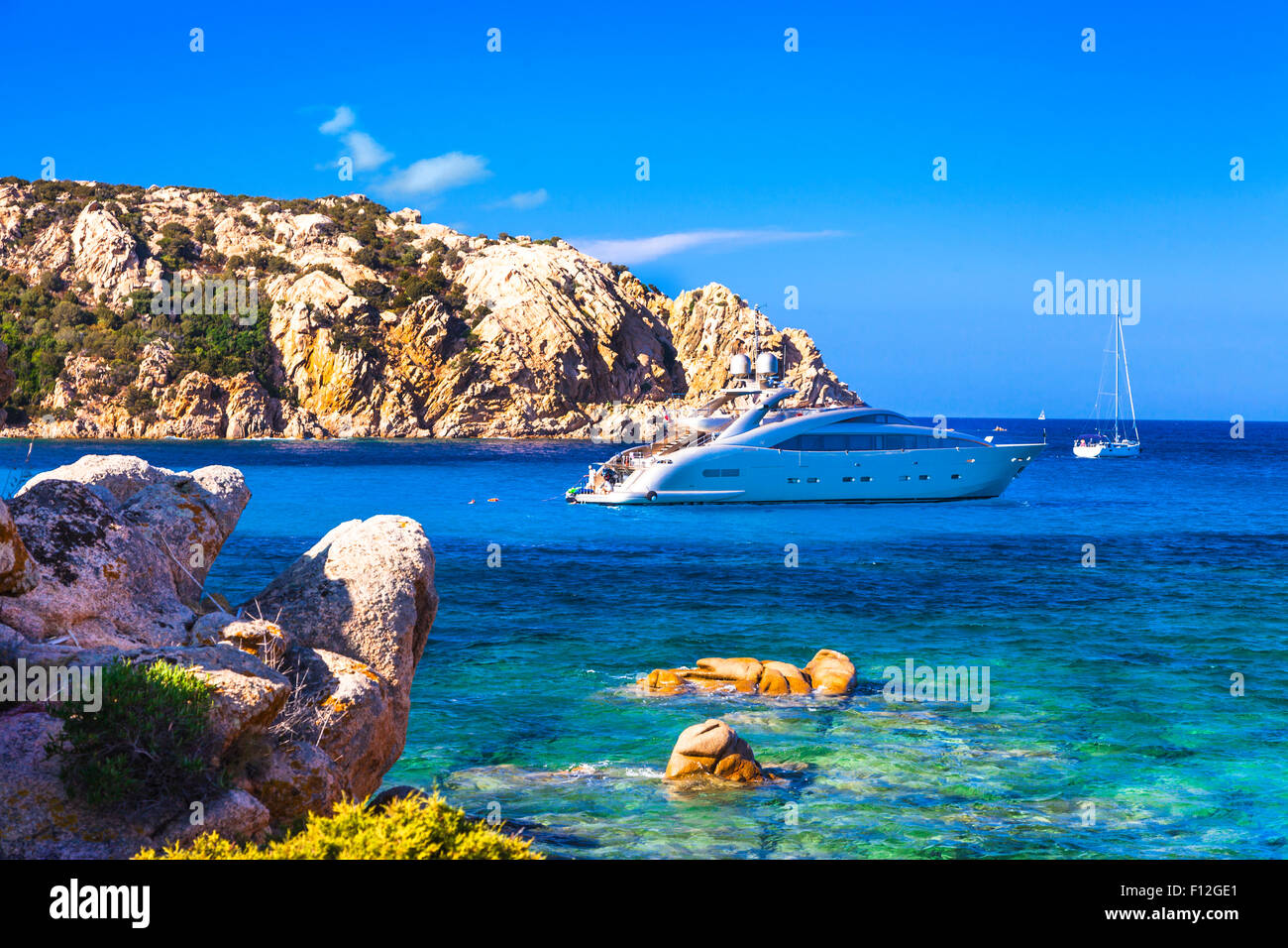 Entspannter Urlaub - türkisen Meer von Sardinien Insel.  Italien Stockfoto