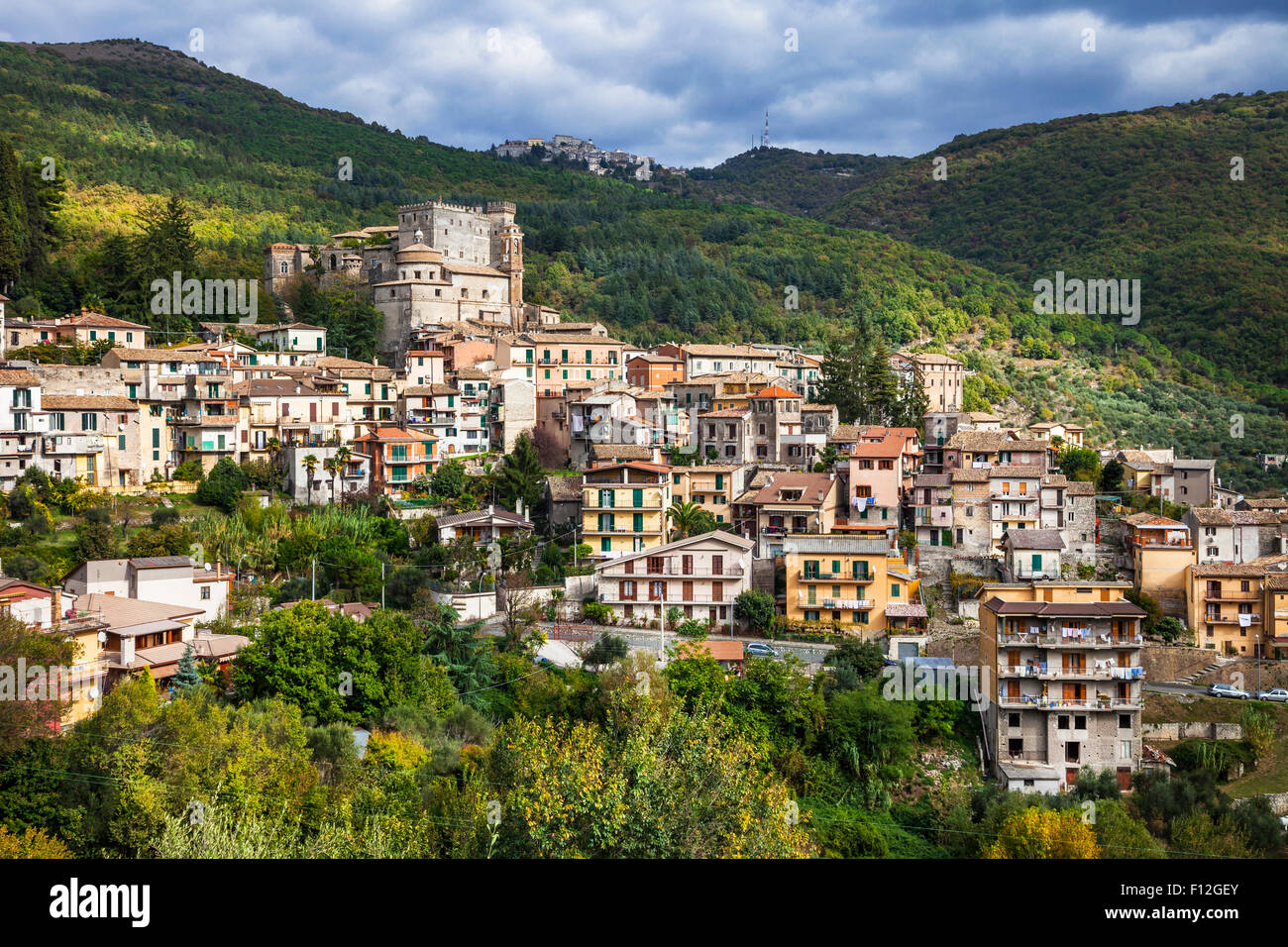 Beeindruckende arsoli altes Dorf, Panoramaaussicht, Italien. Stockfoto