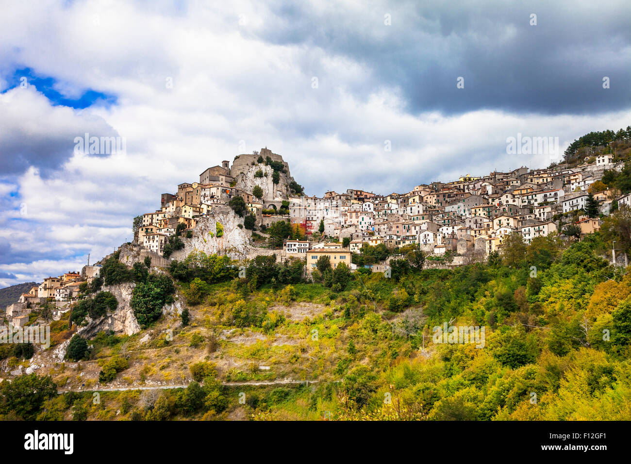 Beeindruckende Cervara di Roma Dorf, Panoramaaussicht, Latium, Italien. Stockfoto