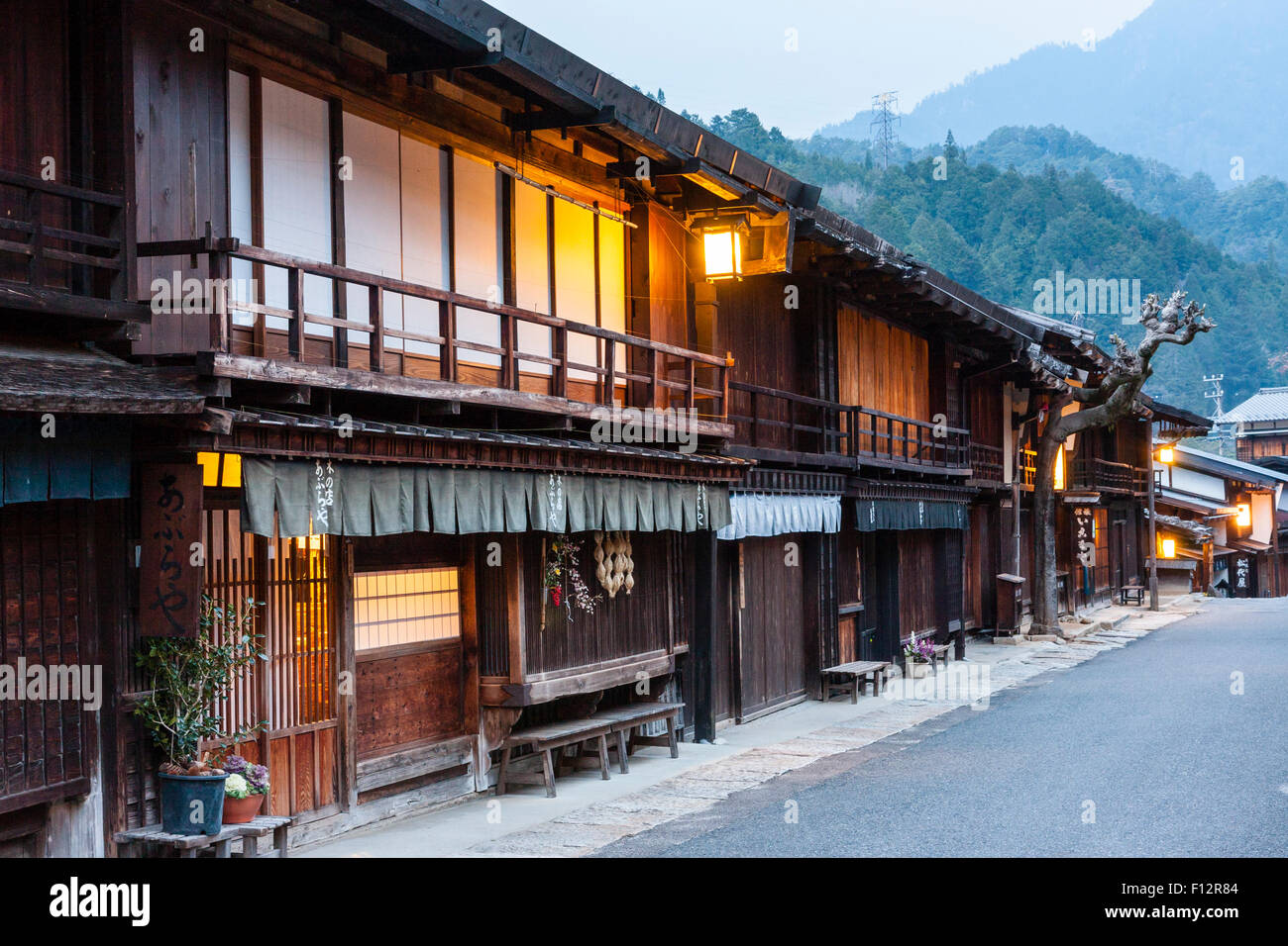 Tsumago, Japan. nakasendo Autobahn, Straße von terashita sowie Nacht ... Tsumago, Japan. nakasendo Autobahn, Straße von terashita sowie Nacht ...