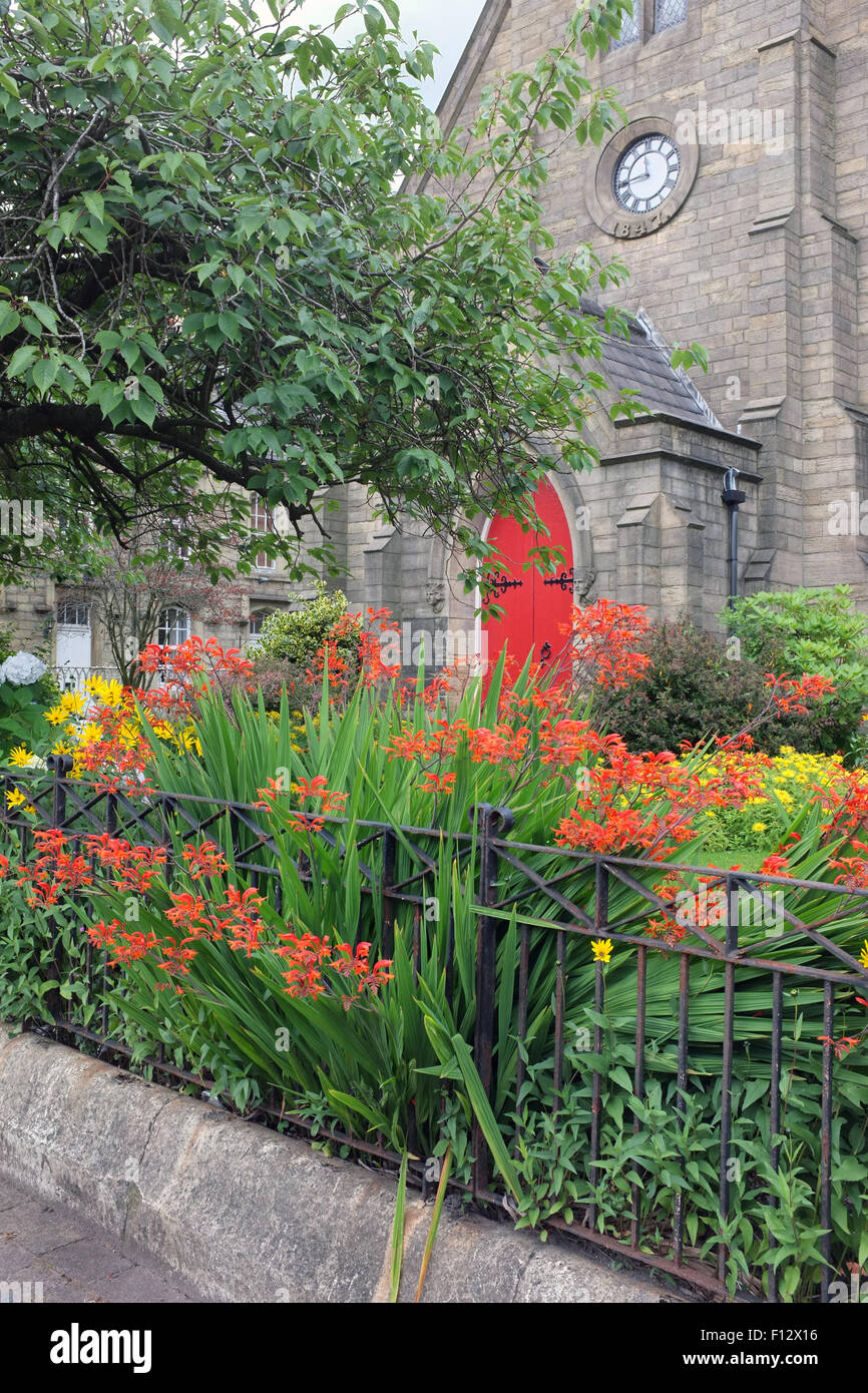 Blume-Anzeige bei St. Pauls Church, Halliwell Road, Bolton, Lancashire, England UK Stockfoto