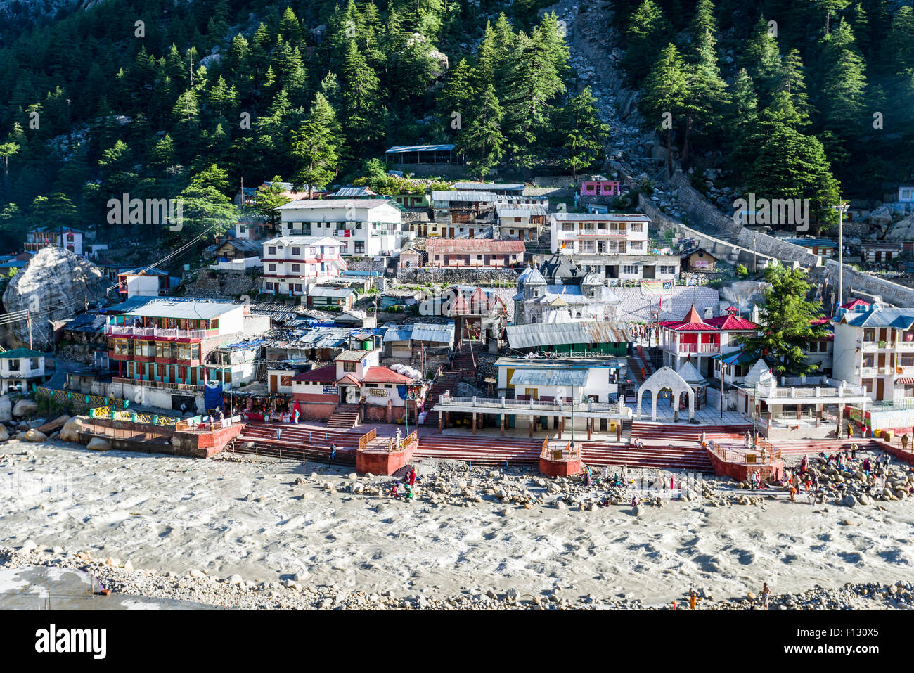 Bei den jungen Fluss Ganges, ein wichtiger Pilgerort für Hindus und Buddhisten und Bestandteil der Chota Char Dham, Gangotri Stockfoto Bei den jungen Fluss Ganges, ein wichtiger Pilgerort für Hindus und Buddhisten und Bestandteil der Chota Char Dham, Gangotri Stockfoto