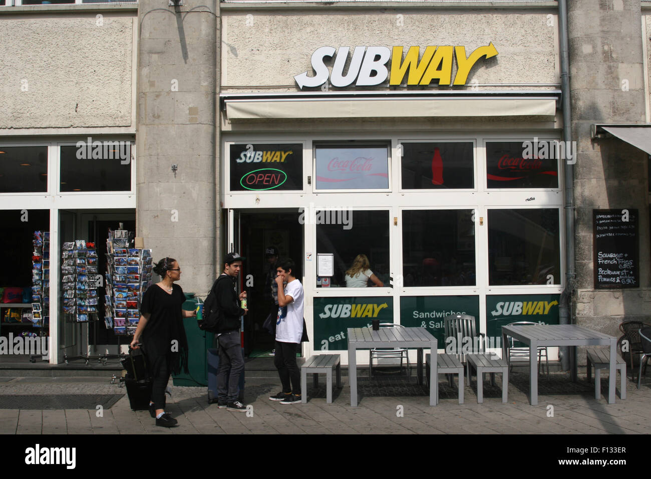 U-BAHN FAST-FOOD-KETTE BERLIN DEUTSCHLAND Stockfoto