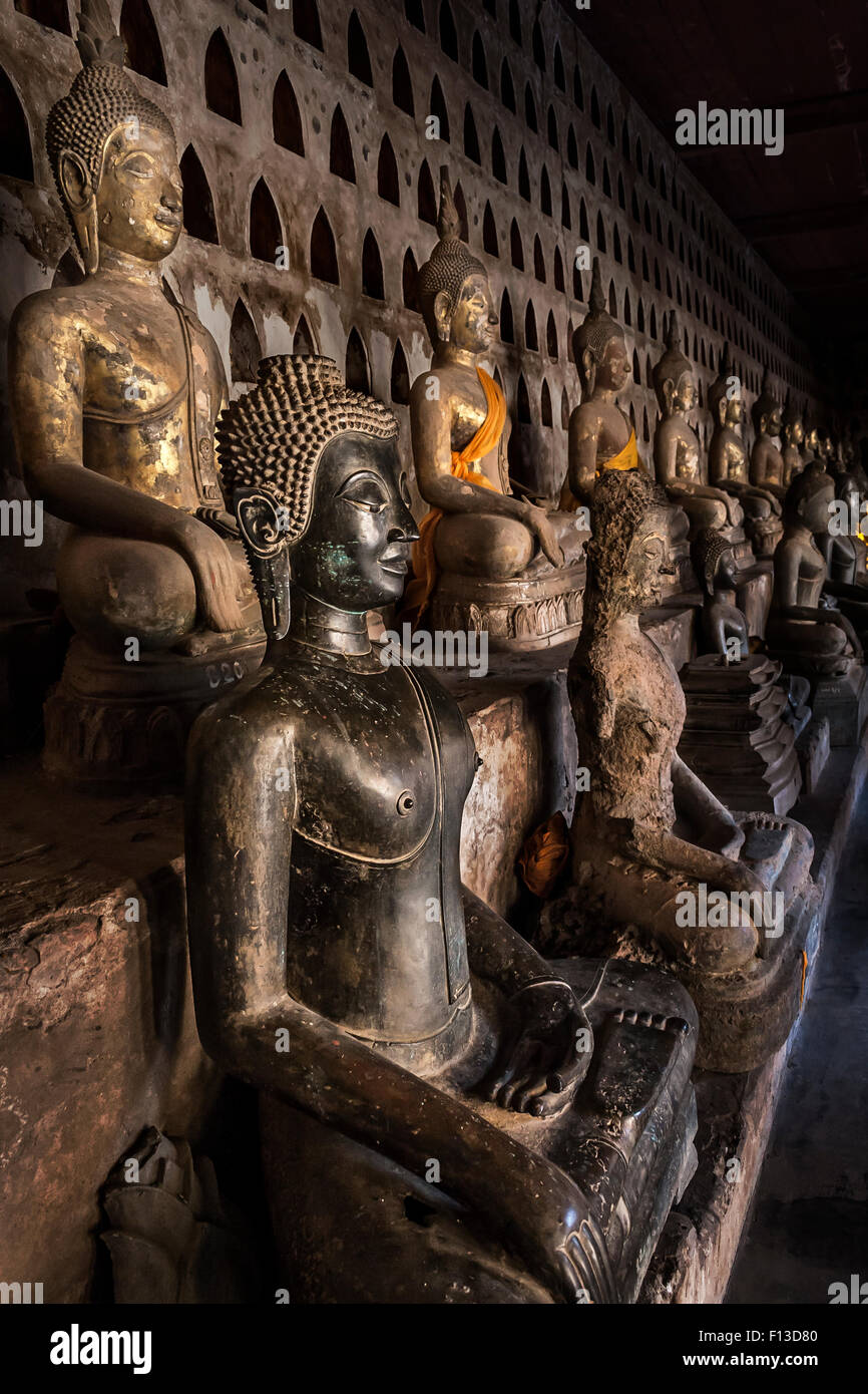 Antike Buddha-Statuen in einem Tempel, Laos Stockfoto