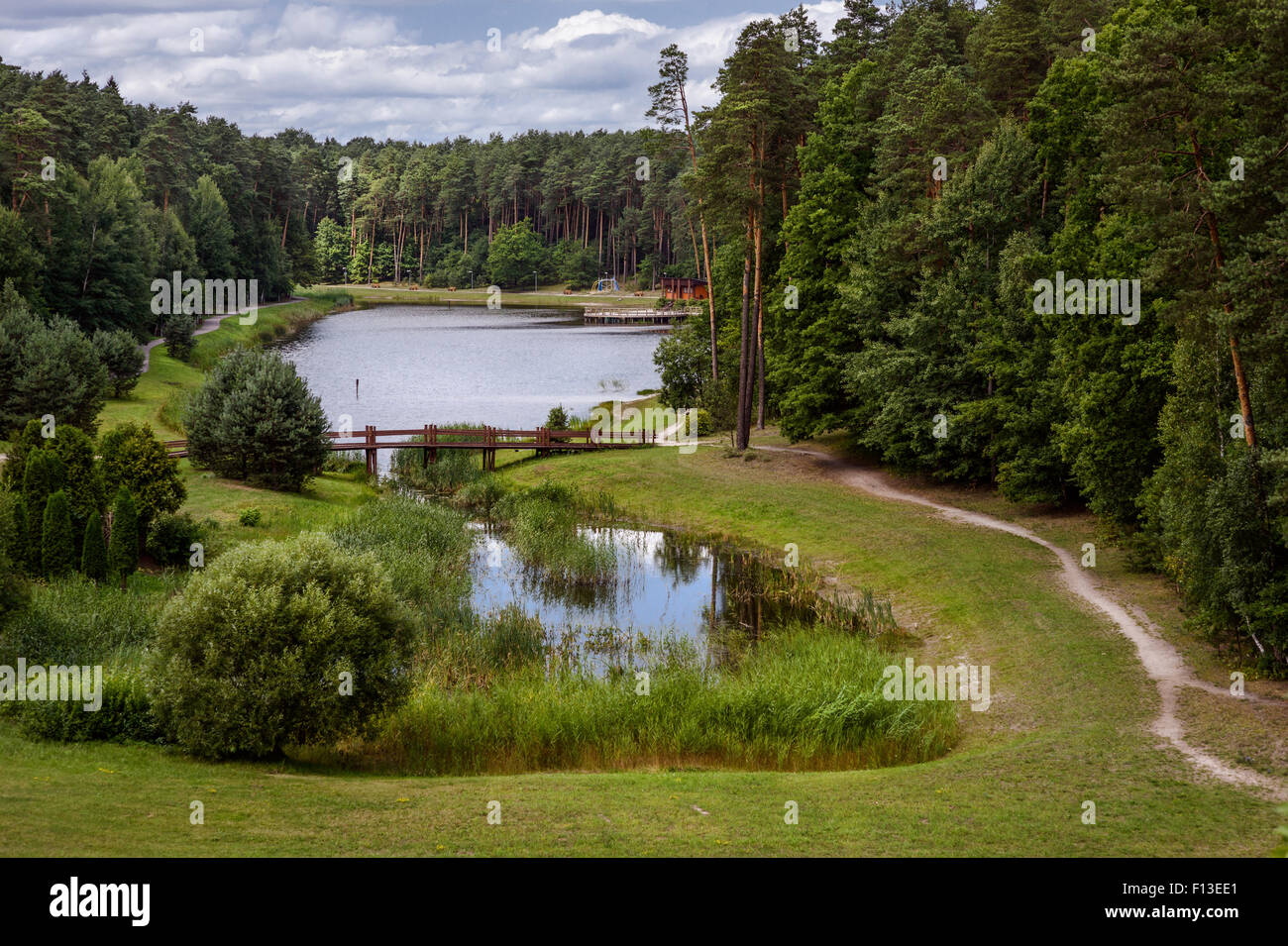 Ein See, umgeben von Bäumen, Alytus Grafschaft, Litauen Stockfoto