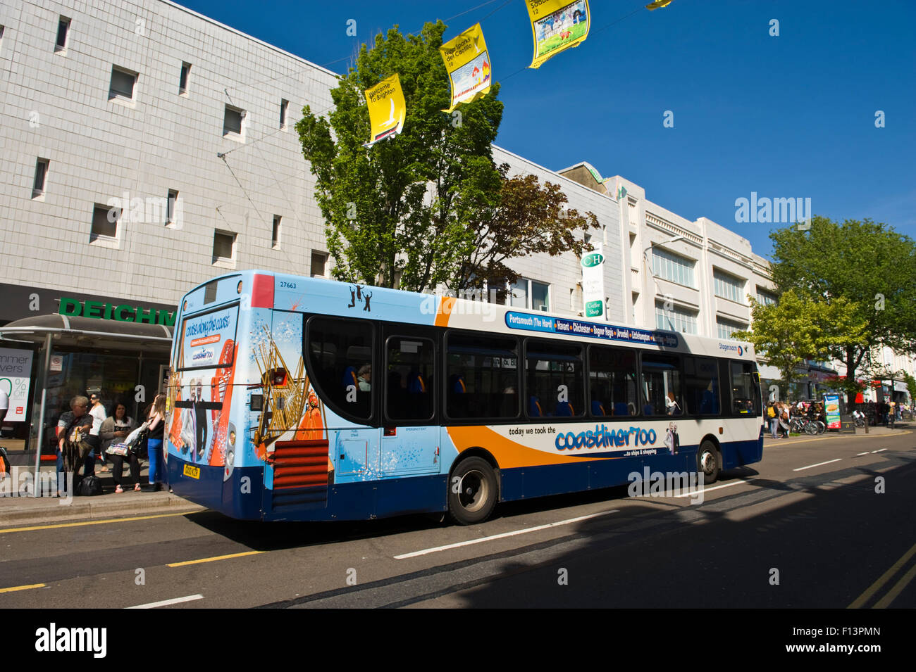 Lokale Busse an der High Street in Brighton East Sussex England UK Stockfoto