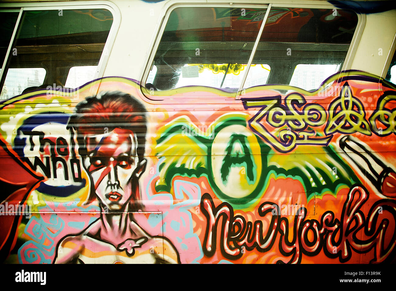 Coole Graffiti Bus fotografiert in Chicago Stockfoto