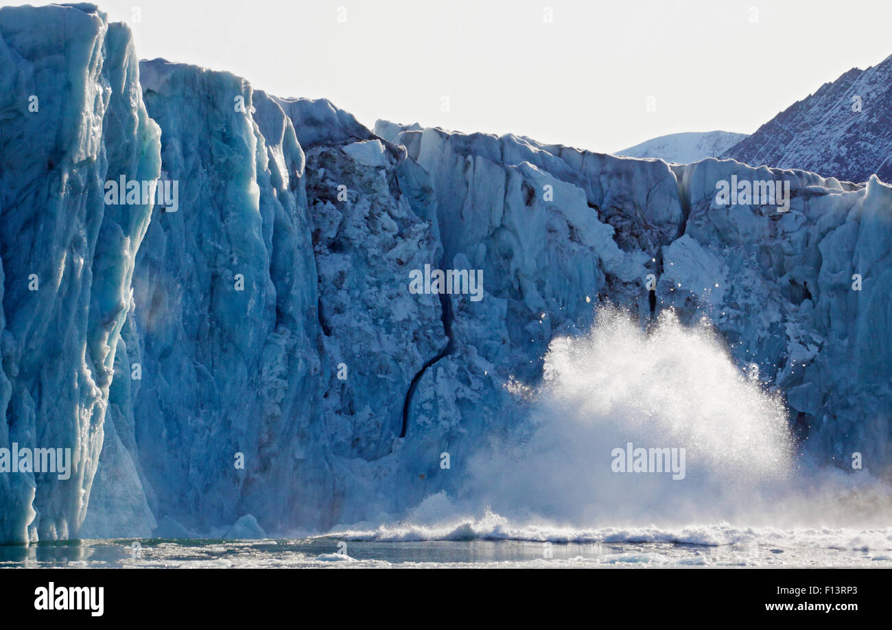 Eis, Gletscher, plantschen im Meer, Hornsund, Spitzbergen, Norwegen, September abgebrochen. Stockfoto