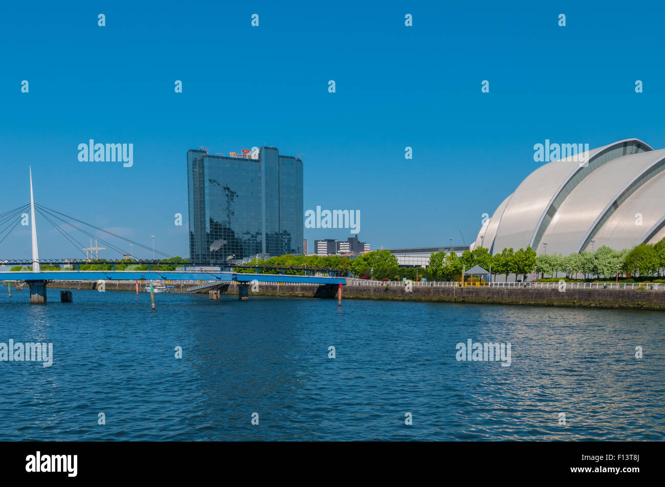Bell Brücke über den River Clyde-Glasgow mit Crowne Plaza Hotel und Clyde Auditorium Schottland Stockfoto