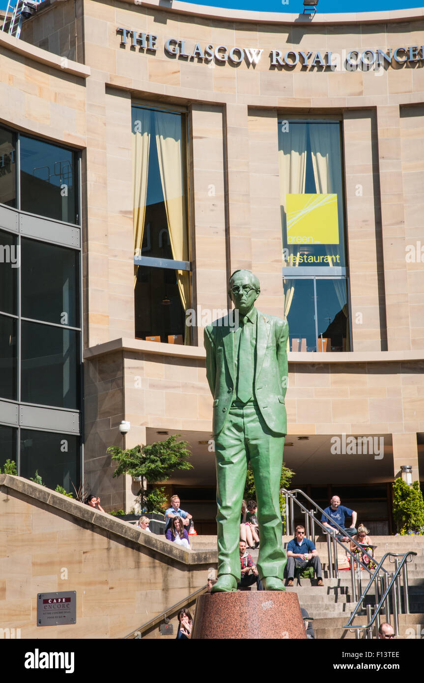 Buchanan Street City of Glasgow, mit Blick auf Donald Dewar Statue und Glasgow Concert Hall Schottland Stockfoto