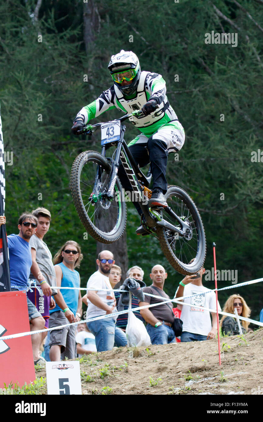 Val Di Sole, Italien - 22. August 2015: BRAYTON Adam in Aktion während der Mens Elite Downhill letzten WM im Uci Mountain Stockfoto