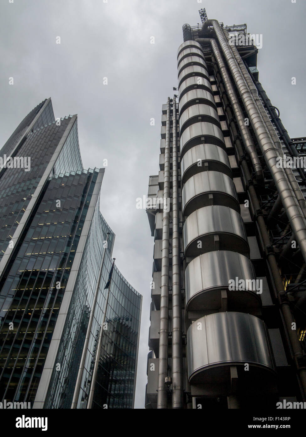 Grauer Himmel über das Lloyds-Gebäude im Stadtteil City of london Stockfoto