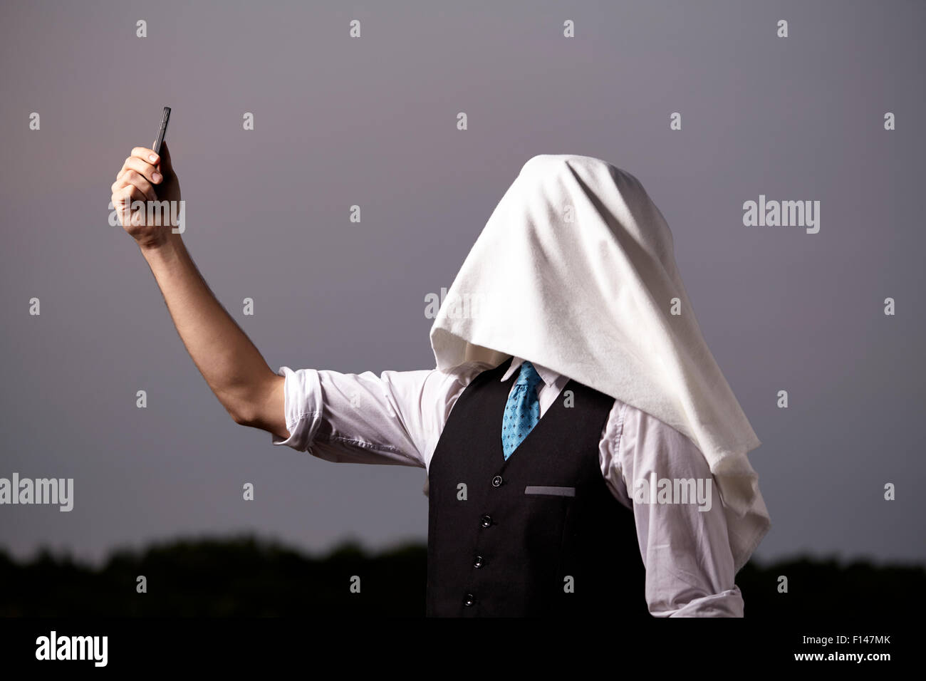 Surrealistische Bild von Mann, der ein Selbstporträt Stockfoto