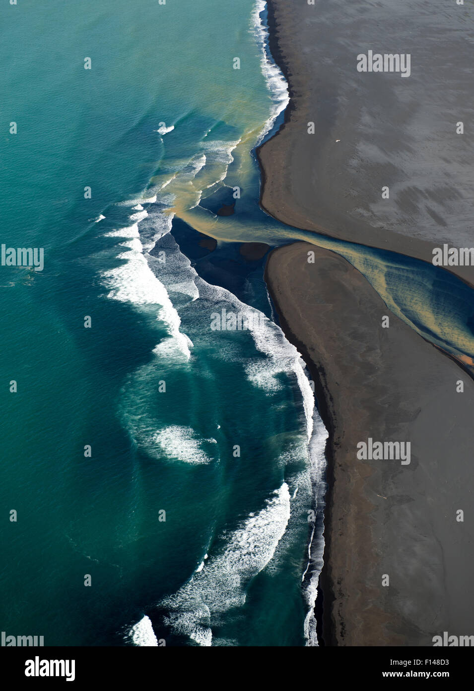 Blick auf Fluss und Küste, Süd-West-Island, Juni 2014. Stockfoto