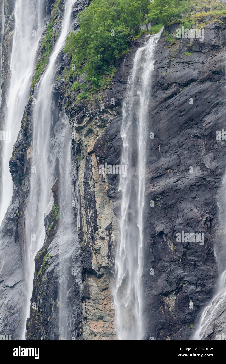 Die sieben Schwestern eine Reihe von Wasserfällen in den Geirangerfjord in Norwegen. Stockfoto