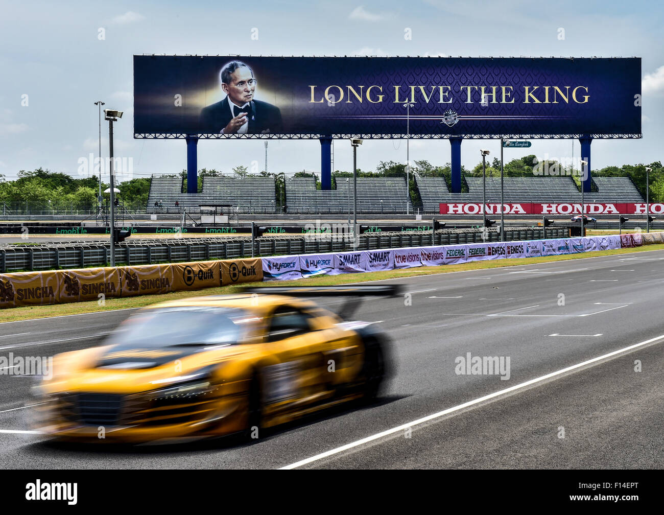 Plakat für den König auf der Rennstrecke Chang International Circuit, Provinz Buriram, Thailand Stockfoto