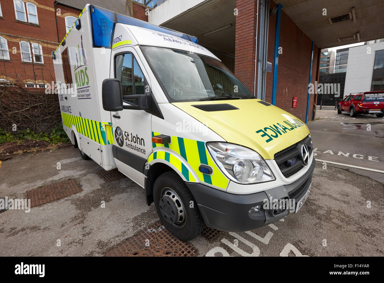 St Johns Ambulance Intensivmedizin Ambulanz Birmingham UK Stockfoto