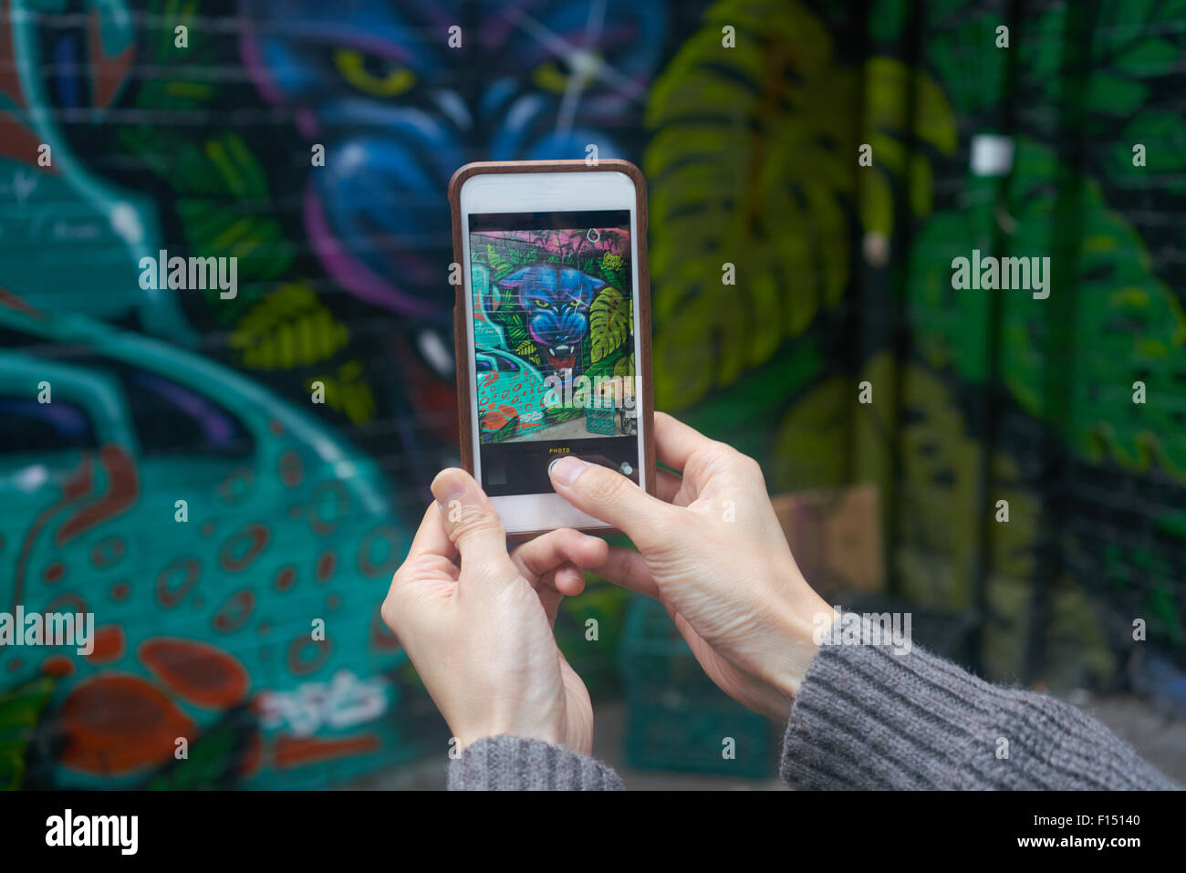 ein Foto der Graffiti-Kunst / Straße Kunst mit mobilen Gerät Stockfoto