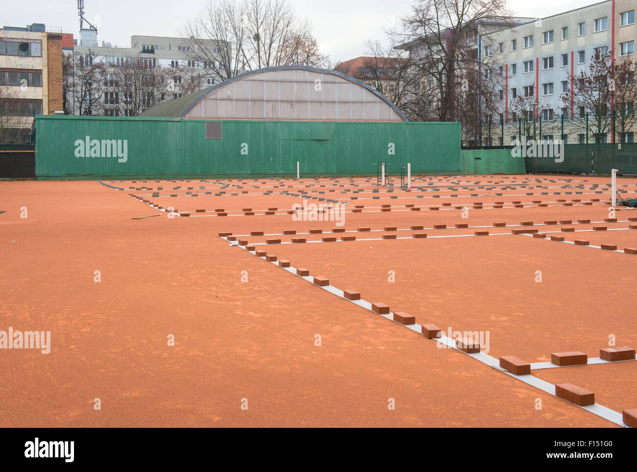Berlin, Deutschland, Tennisplatz und Fitnessraum auf dem Gelände Melchior block Stockfoto