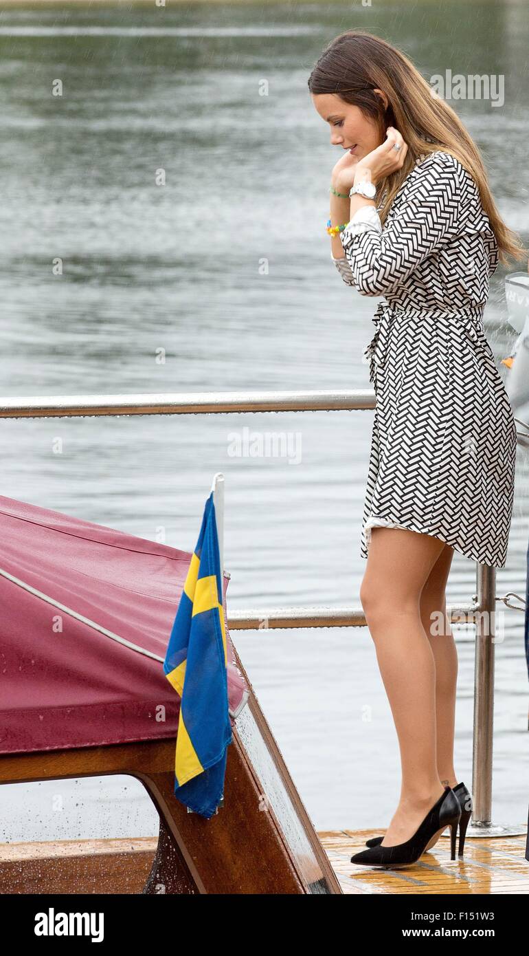 Karlstad, Värmland-27-08-2015 Prinzessin Sofia Prinz Carl Philip und Prinzessin Sofia am letzten Tag der 2 Tage Besuch in Värmland Carl Philp & Sofia überlassen, mit dem Boot von Karlstad Mariebergsskogen, Karlstads Kommun wo sie Königspaar Das Naturzentrum, Kinder Gemüse Garten RPE/Albert Nieboer/Niederlande, - NO WIRE SERVICE - besuchen Stockfoto