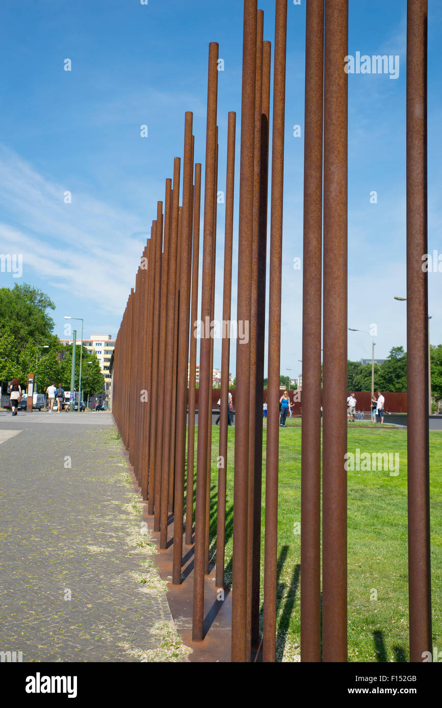 Metallpfosten Geländer, Gedenkstätte Berliner Mauer, Deutschland Stockfoto