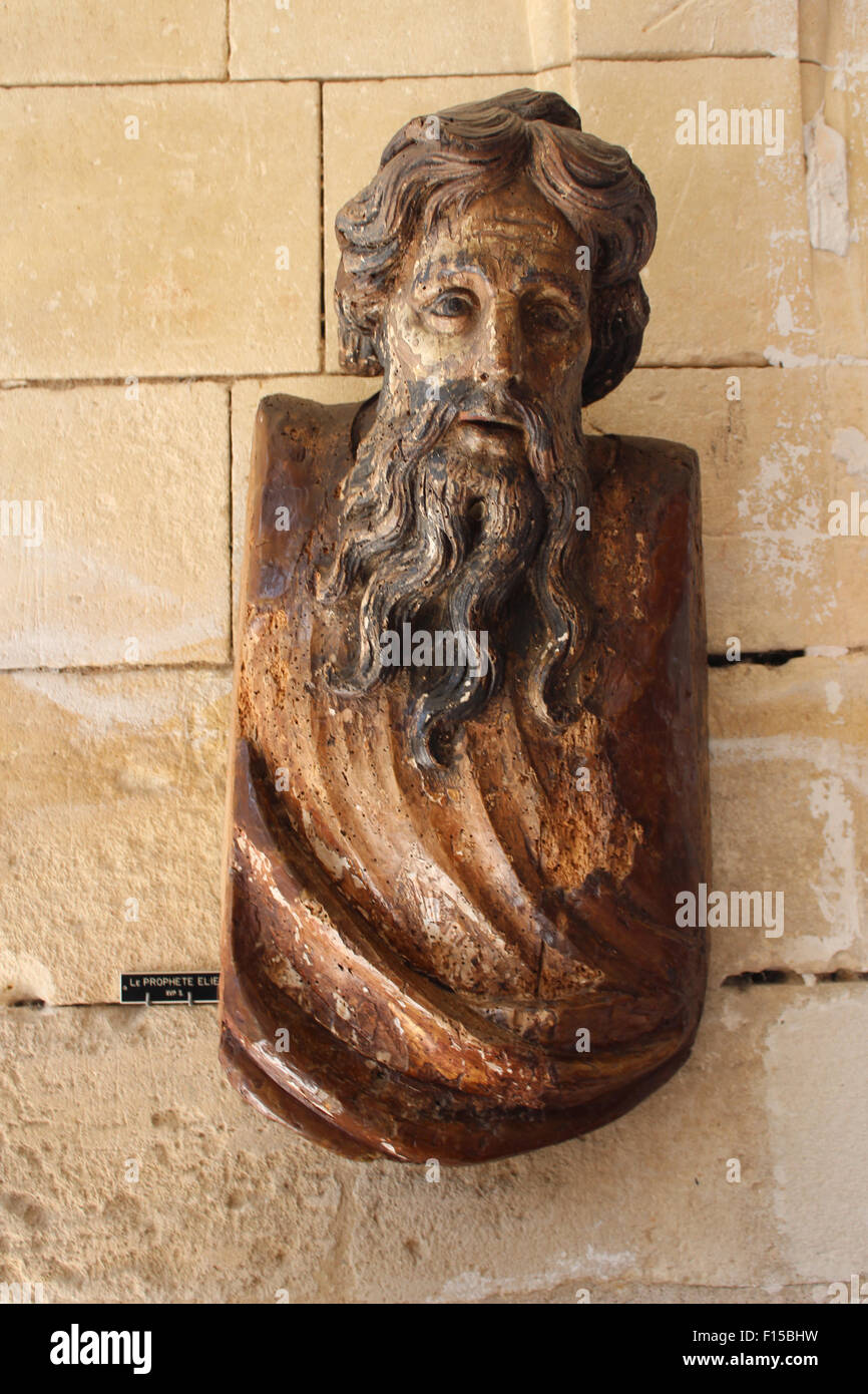 Propehet Elijah aus Holz geschnitzte Skulptur an der Renaissance-Stelle im Bourdeilles Stockfoto