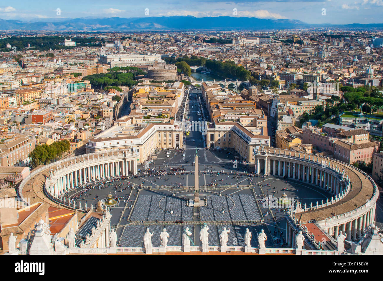 Gesamtansicht der Piazza San Pietro im Vatikan Stockfoto