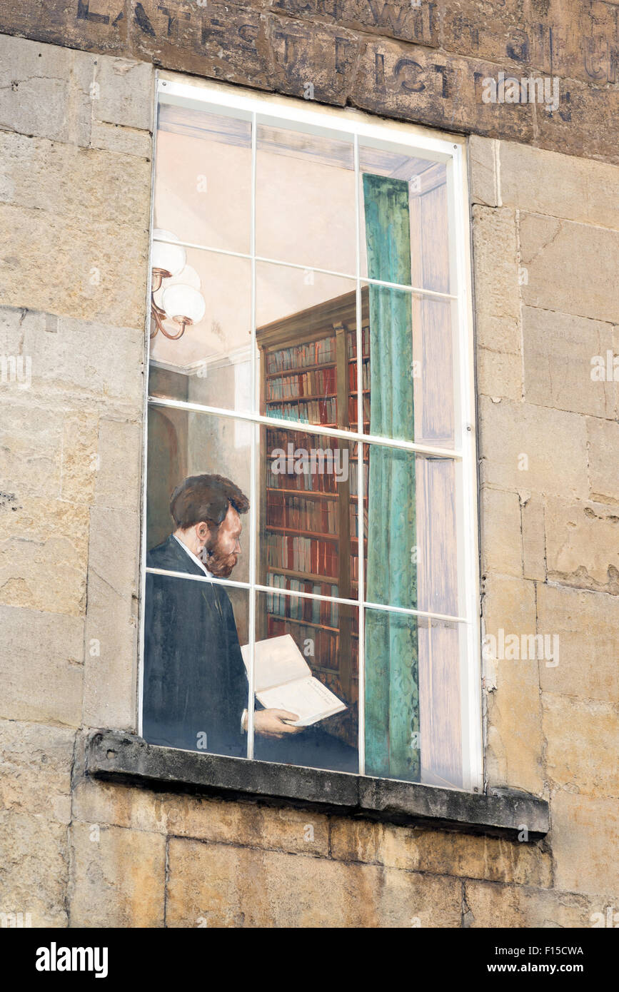 Trompe l ' oeil der Mann liest im Fenster eine Bibliothek, Bath, Somerset, England, UK Stockfoto