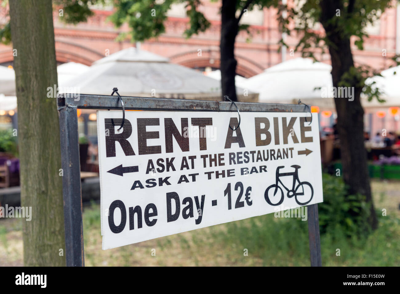 Mieten Sie ein Fahrrad-Schild, Berlin, Deutschland Stockfoto