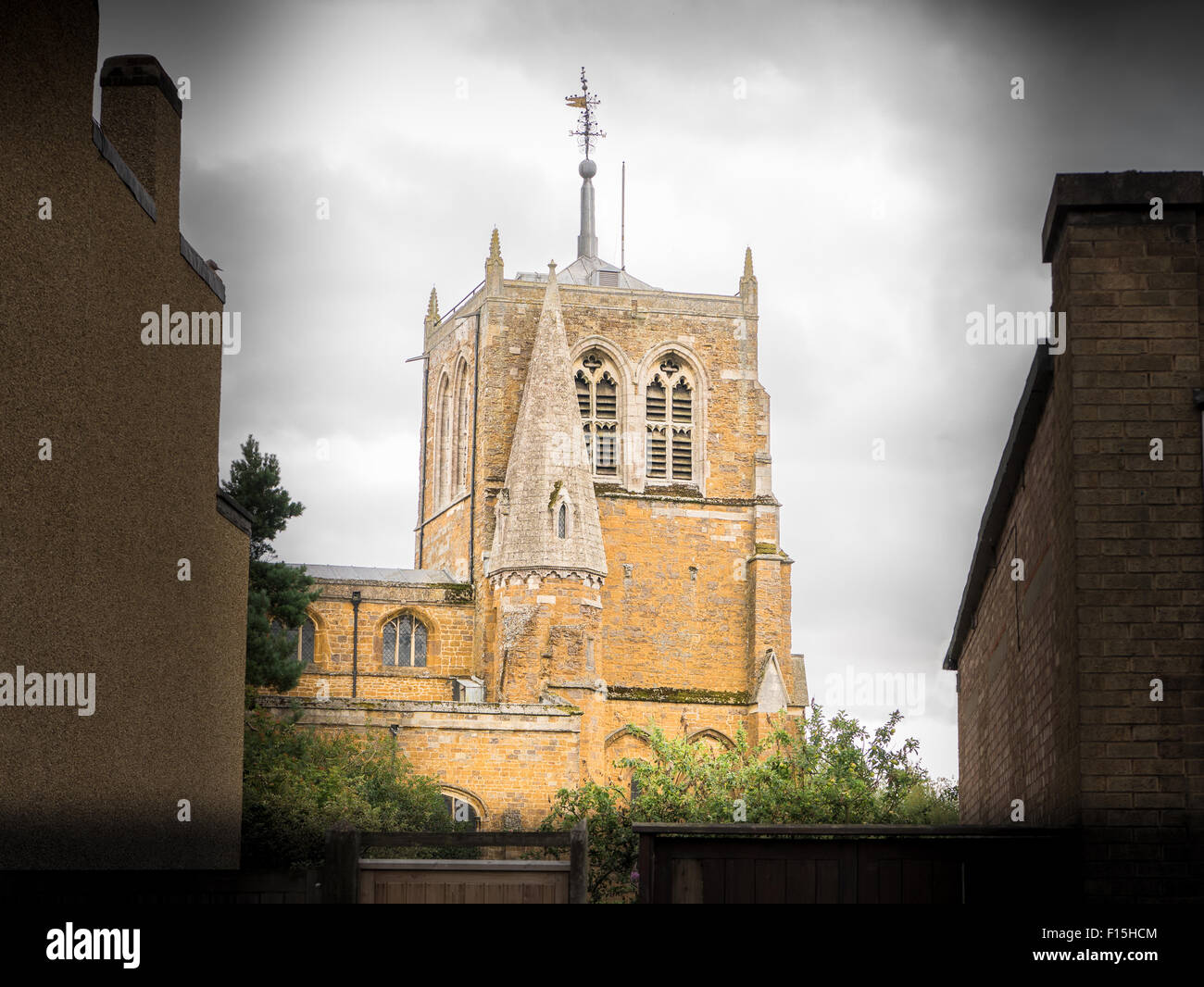 Die Kirche der Heiligen Dreifaltigkeit in Rothwell ist stammt aus normannischer Zeit, die längste Kirche in Northamptonshire, England. Stockfoto