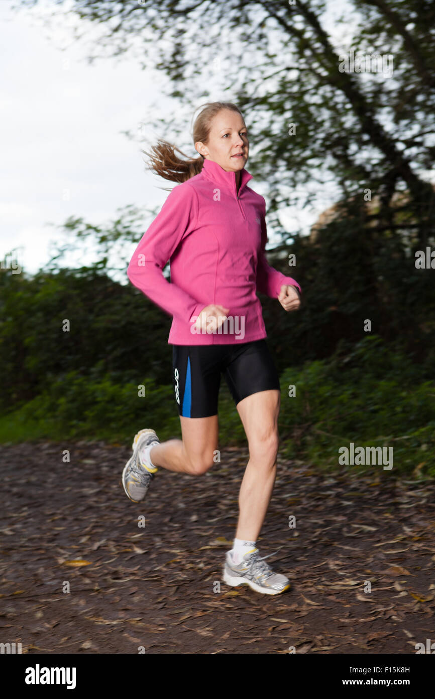 Weiblich, ausgeführt in ländlicher Lage Stockfoto