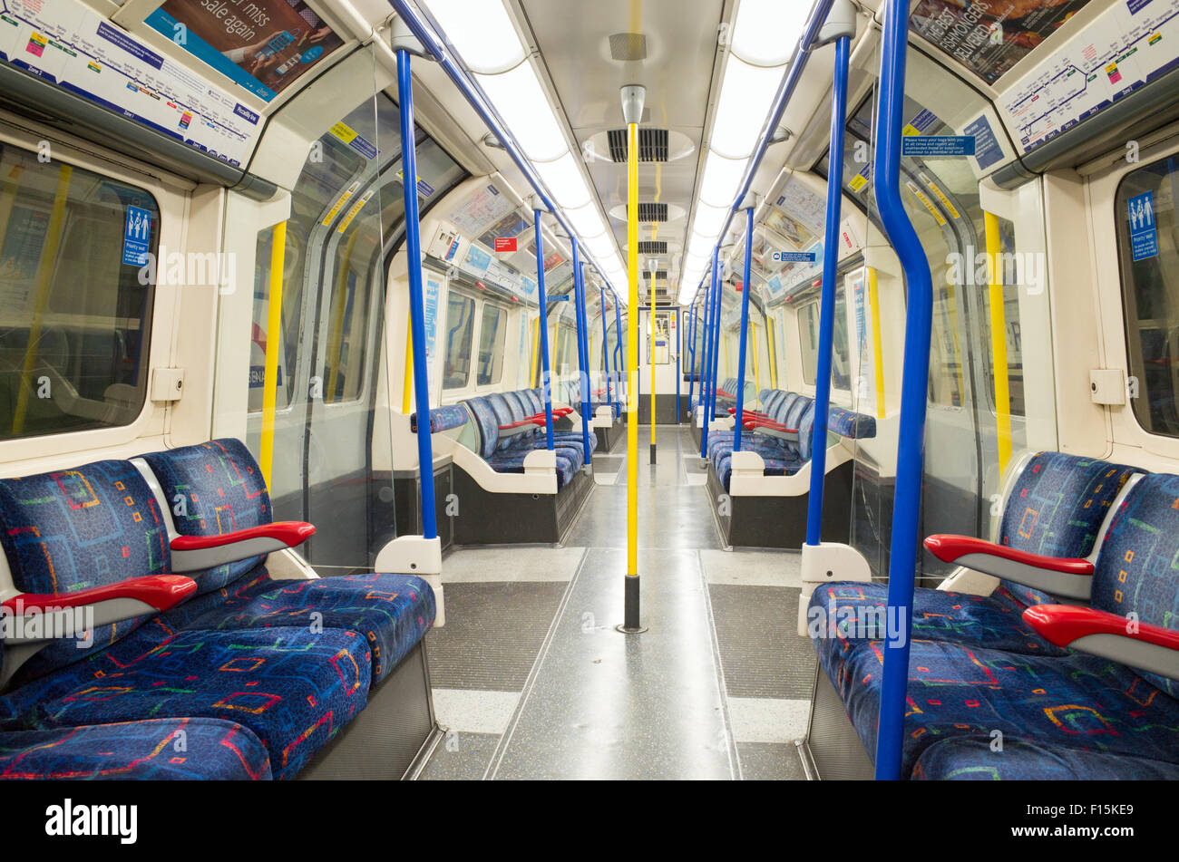Innere Leere Piccadilly Line-Zug-Wagen auf die Londoner U-Bahn, England, UK Stockfoto