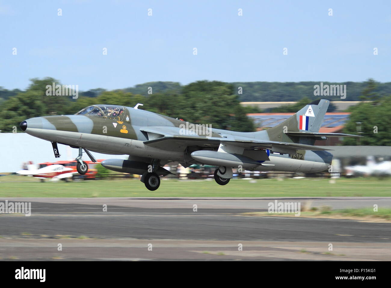 08.08.2015 Hawker Hunter T7 G-BXFI zieht einen Flug von North Weald Airfield. Stockfoto